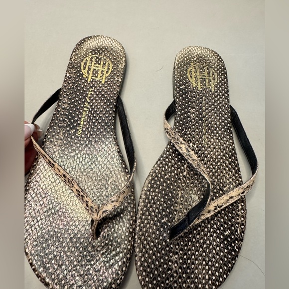 House of Harlow 1960 Colton Snake-Embossed Leather Flip Flops - Size 7 - Picture 3 of 9